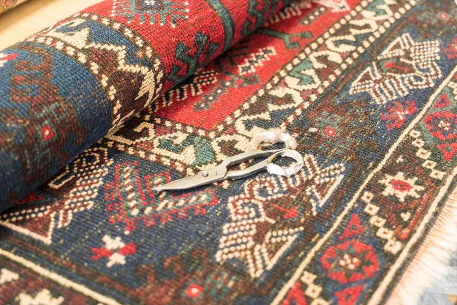 Teppichlöcher flicken
